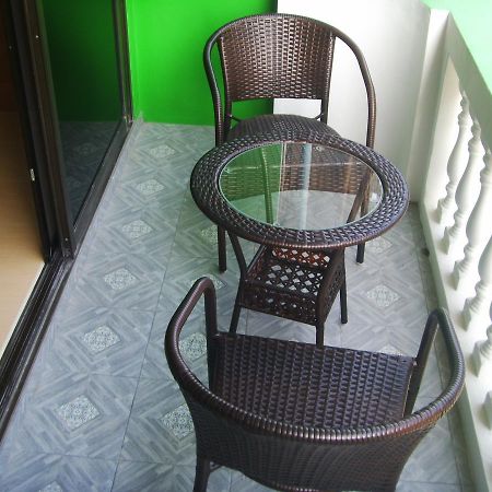 Kontiki Guesthouse Jomtien Beach Exterior photo